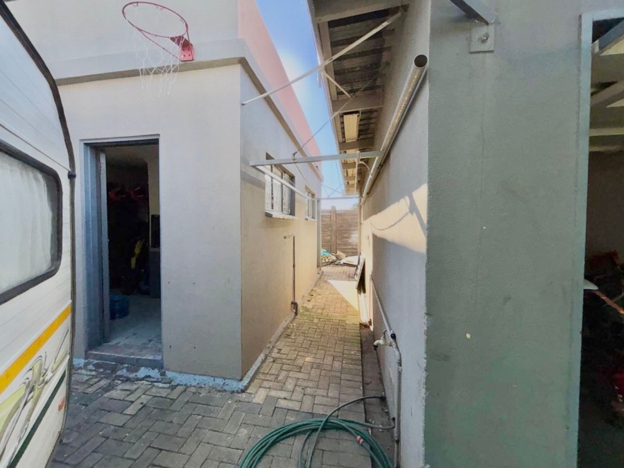 3 Bedroom Property for Sale in Geelhoutpark North West